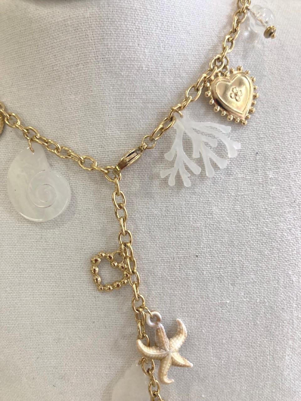 Collier marin doré avec pendentifs cœur, étoile de mer et coquillages – Bijou fantaisie rose et rouge, style sirène romantique