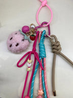 Accessoire de sac fait main – Gri-gri avec perles, cordons et crochet