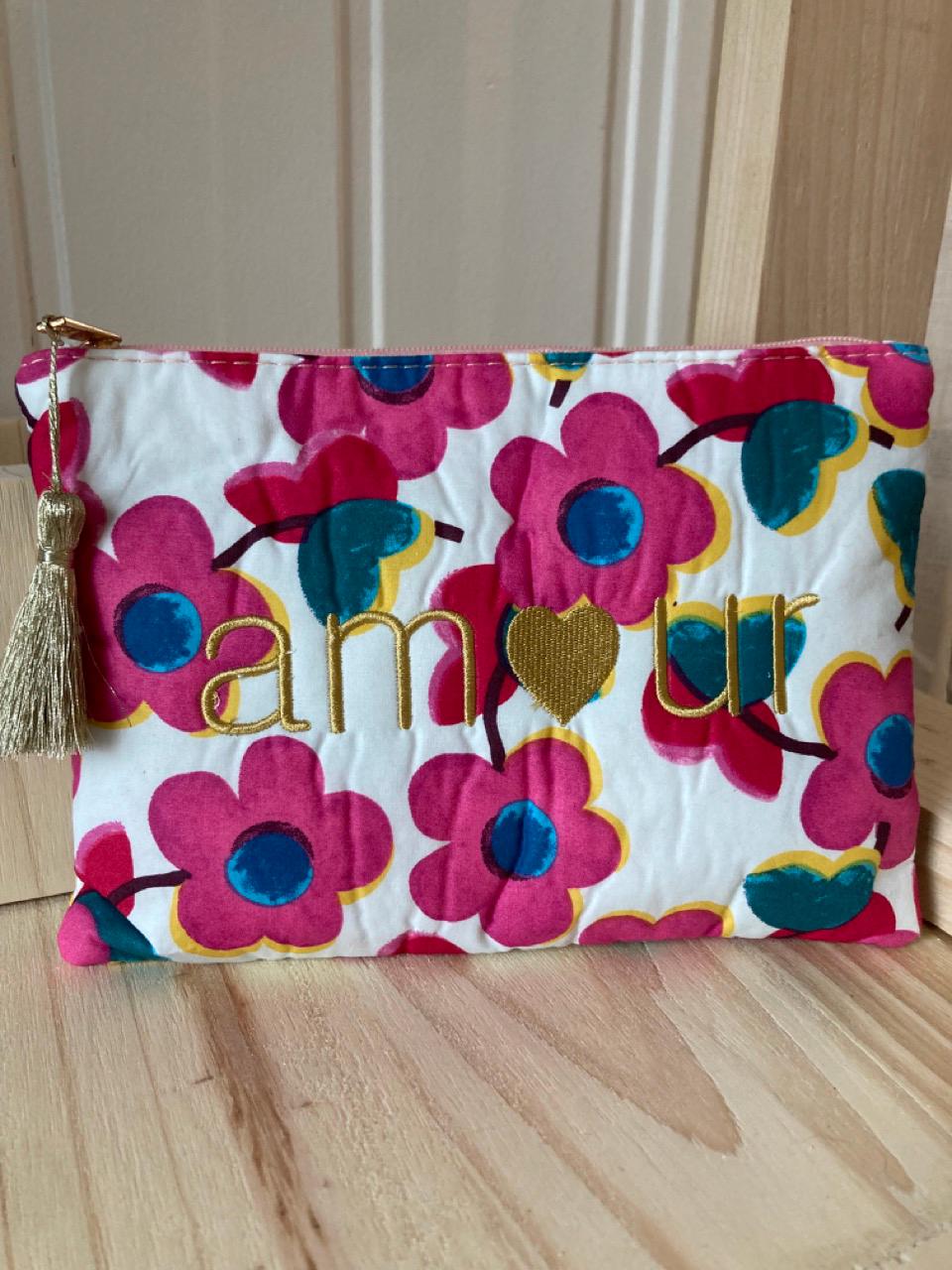 Trousse Pochette zipée liberty à message "AMOUR" coton