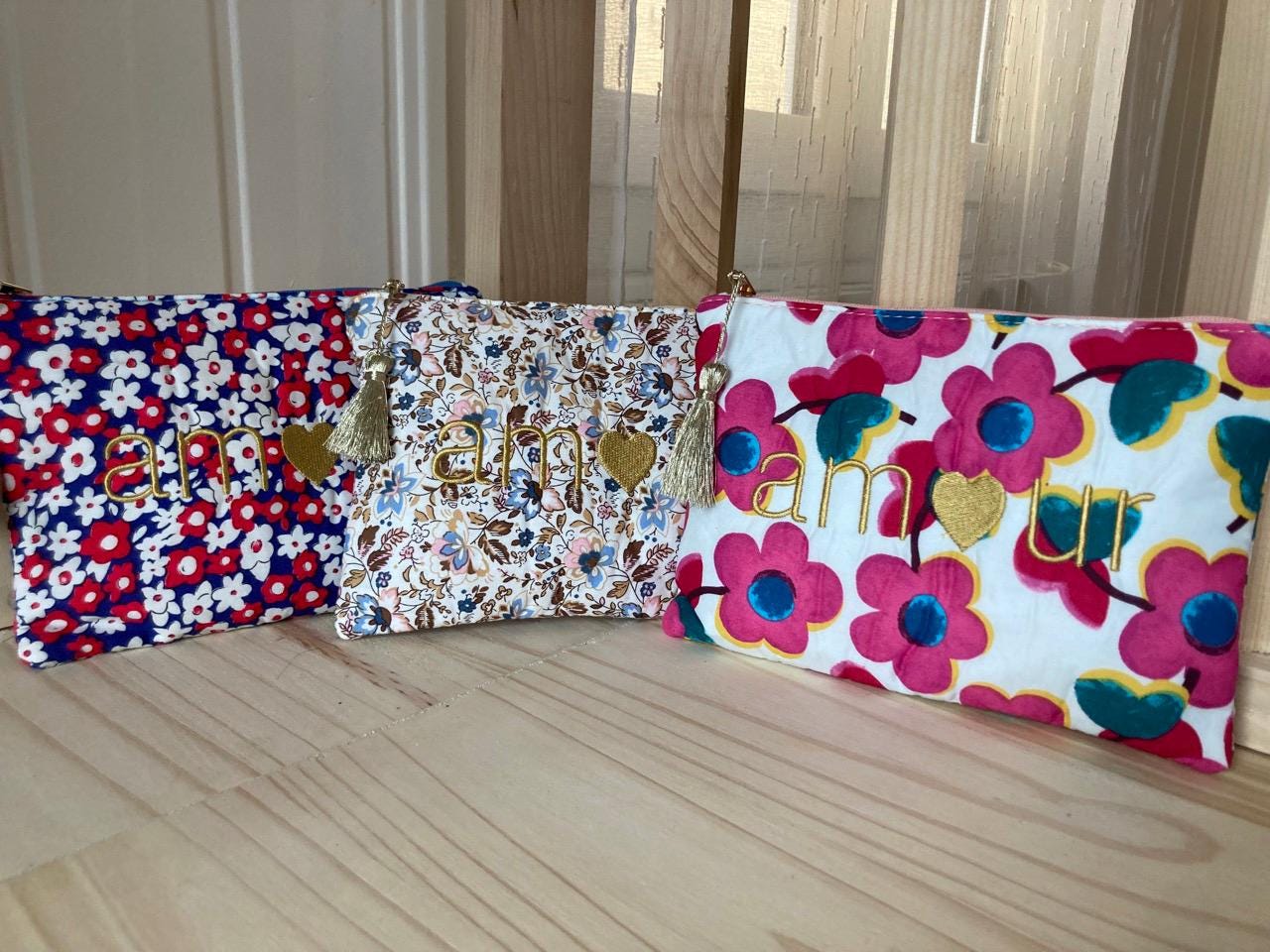 Trousse Pochette zipée liberty à message "AMOUR" coton