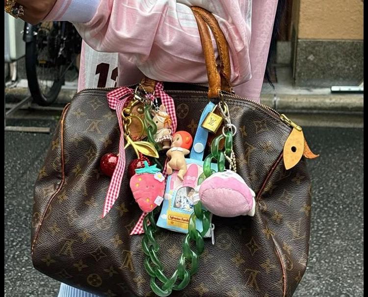 Accessoire de sac fait main – Gri-gri avec perles, cordons et crochet