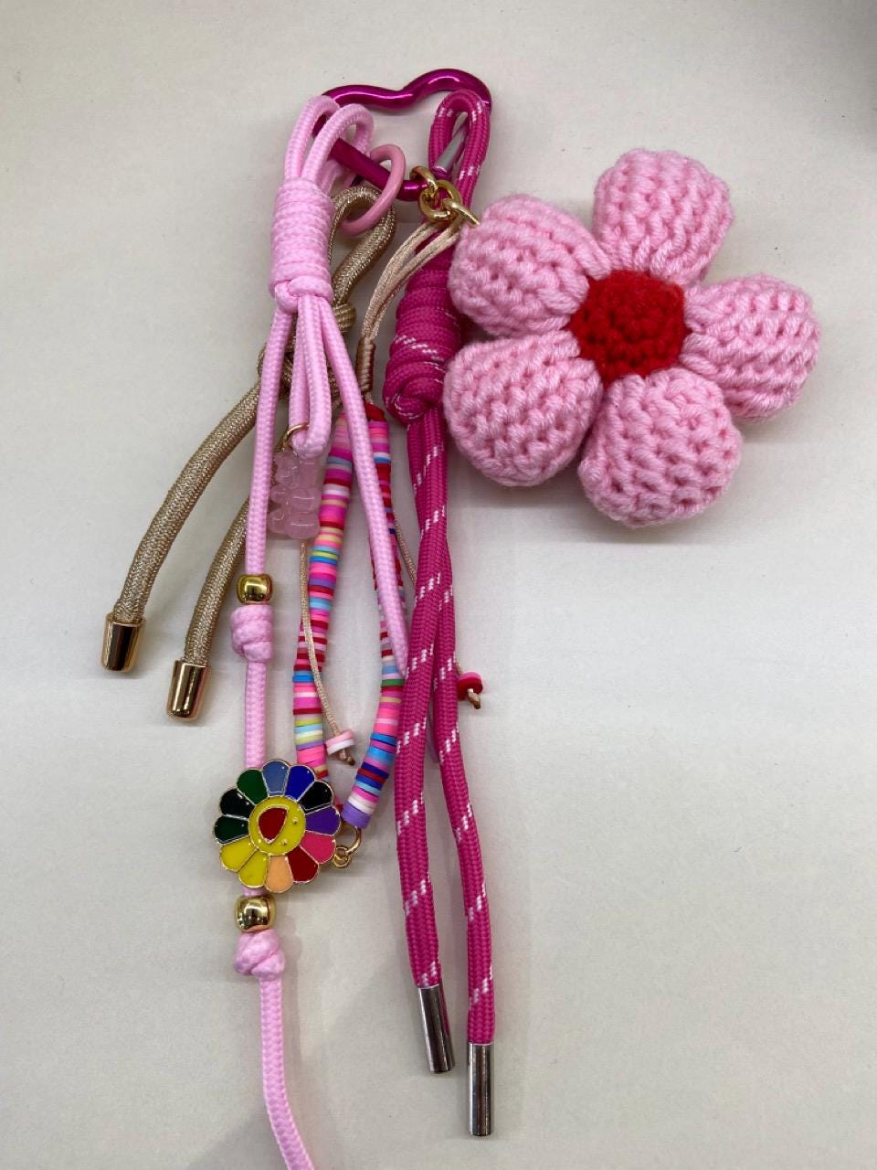 Accessoire de sac fait main – Gri-gri avec perles, cordons et crochet