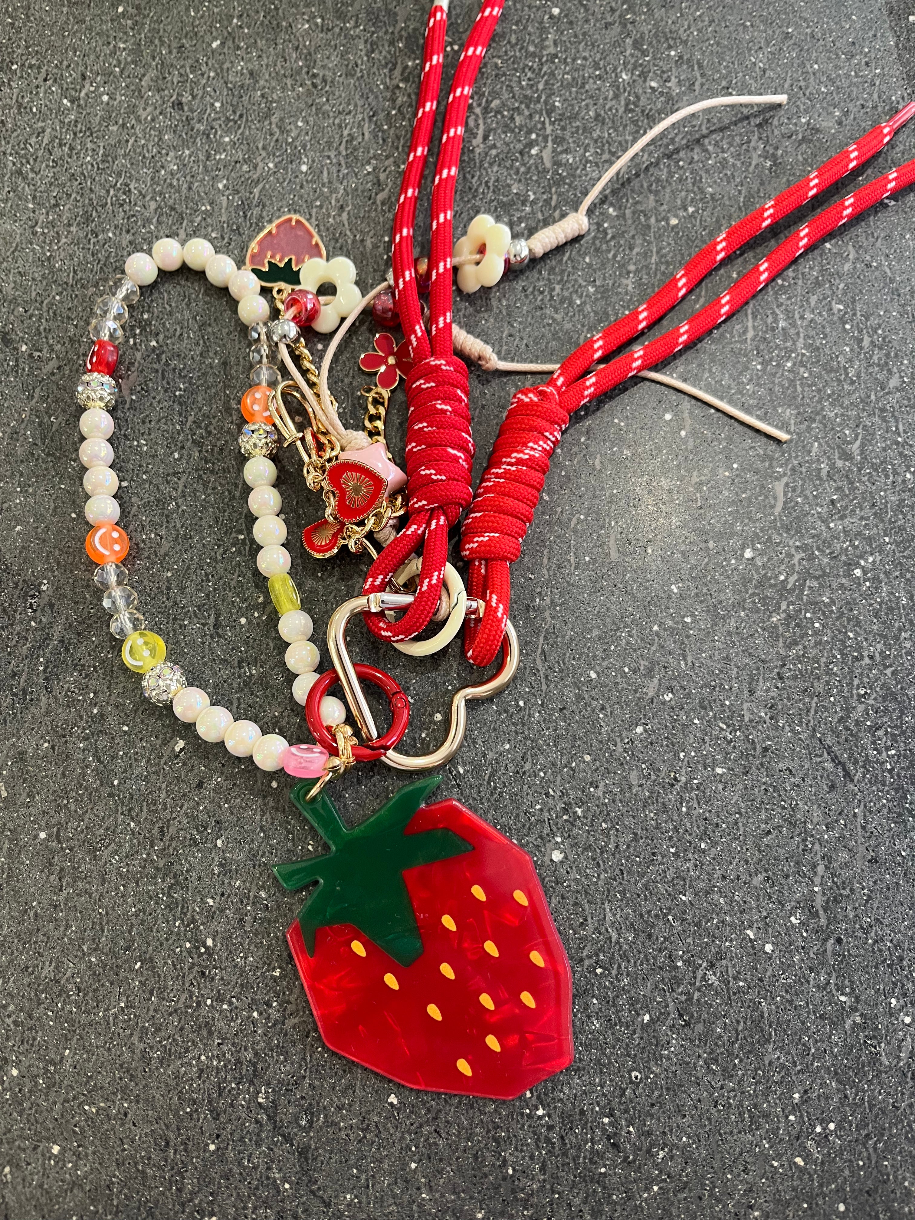 Accessoire de sac fait main – Gri-gri avec perles, cordons et crochet