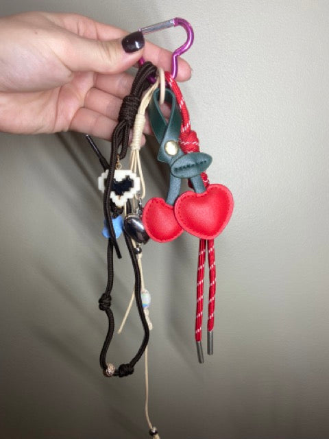 Gri-gri de sac fait main – Porte-clés fantaisie coloré avec breloques et perles