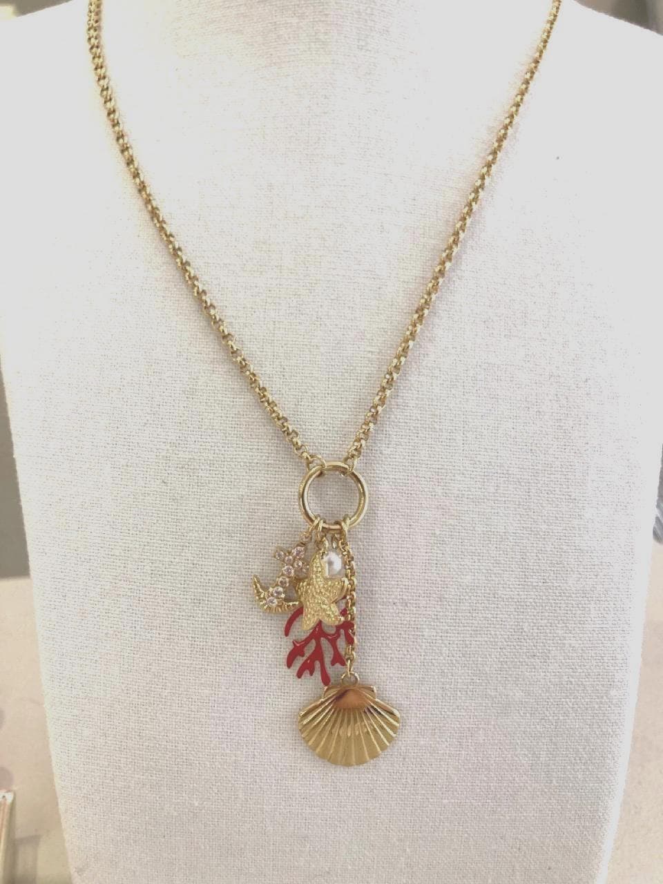Collier marin doré avec pendentifs cœur, étoile de mer et coquillages – Bijou fantaisie rose et rouge, style sirène romantique