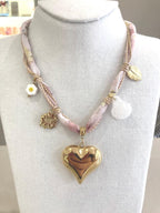 Collier marin doré avec pendentifs cœur, étoile de mer et coquillages – Bijou fantaisie rose et rouge, style sirène romantique