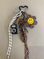 Gri-gri de sac fait main – Porte-clés fantaisie coloré avec breloques et perles